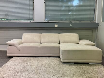 Ecksofa L-Form, Alcantara-Oberteil + Hooker  Liegekissen und Armlehnen