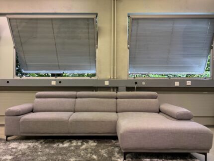Tolles gemütliches Ecksofa mit verstellbaren Kopfstützen