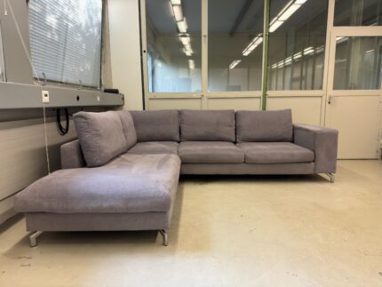 Schönes Ecksofa in Grau mit kostenloser Lieferung