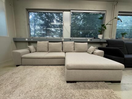 Elegantes Ecksofa in Beige mit Bettfunktion Ink. Lieferung