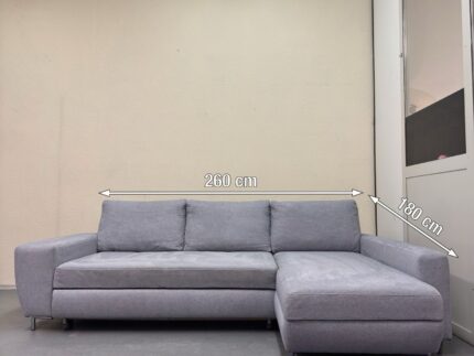 Hellgraues Ecksofa mit Bettfunktion