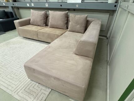 Beiges Ecksofa mit elektrischer Ausziehfunktion Ink. Lieferung