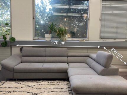 Großes Ecksofa mit Schlaffunktion und Stauraum