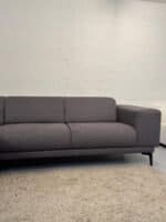 Neuwertiges Ecksofa in der Farbe Anchor Grey Ink. Lieferung – Occasion Sofa kaufen bei SofaLab
