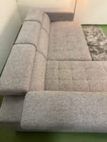 Ecksofa mit verstellbaren Kissen und elektrischer Bettfunktion – Occasion Sofa kaufen bei SofaLab