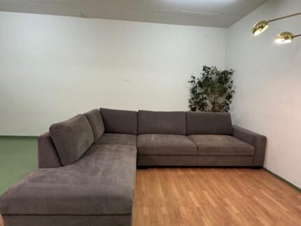 Elegantes Ecksofa mit waschbaren Kissenbezügen – Occasion Sofa kaufen bei SofaLab