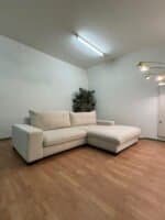 Beiges Ecksofa mit abwaschbaren Kissenbezügen – Occasion Sofa kaufen bei SofaLab