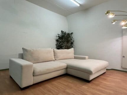 Beiges Ecksofa mit abwaschbaren Kissenbezügen – Occasion Sofa kaufen bei SofaLab