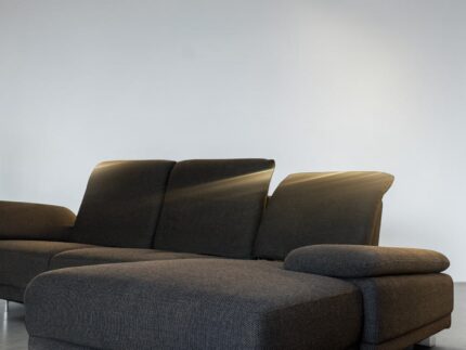 Corner Sofa Dark grey with adjustable seat cushions and armrests