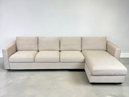 Corner Sofa made of beige fabric with removable pillows – buy Occasion sofa at SofaLab