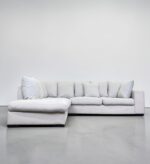 Ecksofa aus hellgrauem Stoff, inklusive aller Kissen - Image 8
