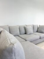 Ecksofa aus hellgrauem Stoff, inklusive aller Kissen - Image 6