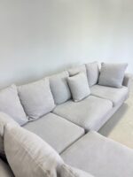 Ecksofa aus hellgrauem Stoff, inklusive aller Kissen - Image 4