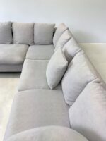 Ecksofa aus hellgrauem Stoff, inklusive aller Kissen - Image 2