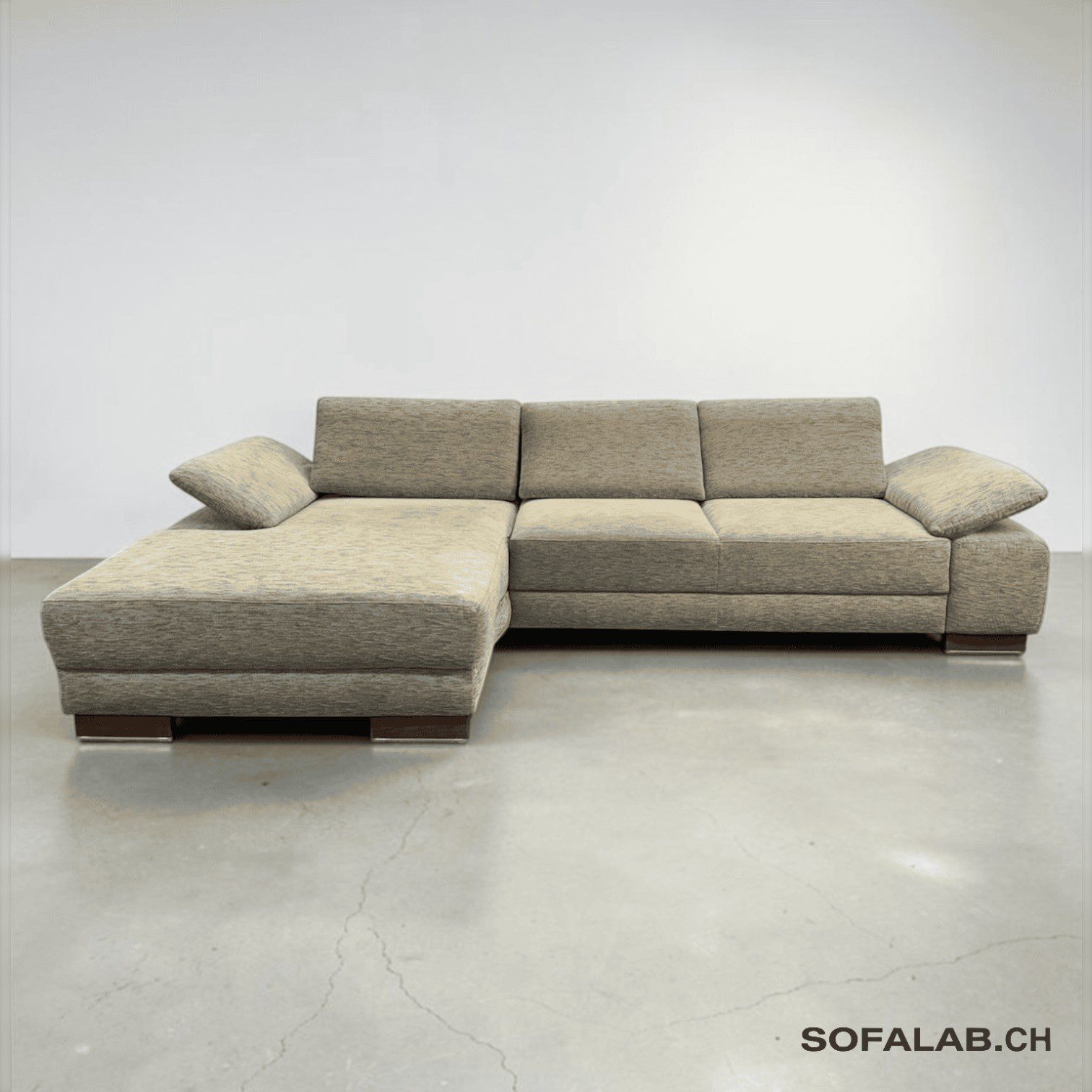 Ultsch Polstermöbel Ecksofa Beige-Silber (square) Ultsch Polstermöbel Ecksofa Beige-Silber mit verstellbaren Armlehnen – Occasion Sofa kaufen bei SofaLab