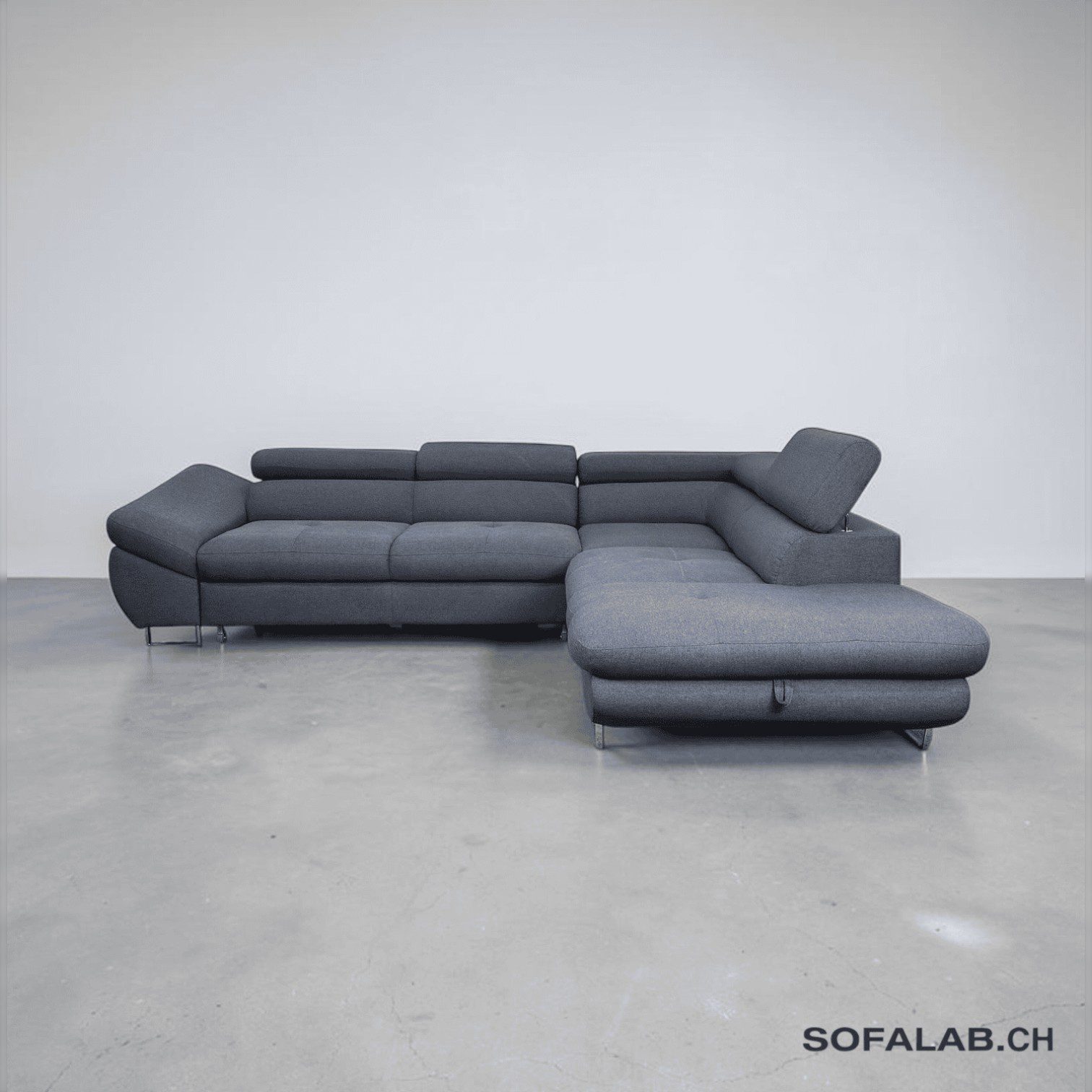 Graues Ecksofa mit Schlaffunktion und Stauraum (square) Graues Ecksofa mit Schlaffunktion und Stauraum – Occasion Sofa kaufen bei SofaLab
