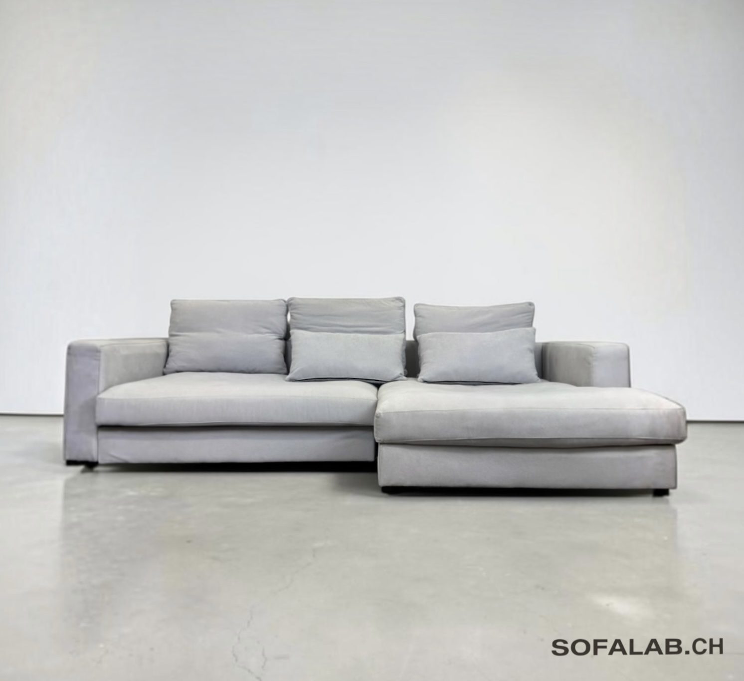 Photoroom_20260905_140233 Hellgraues Ecksofa inklusive aller Kissen – Occasion Sofa kaufen bei SofaLab