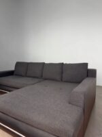 Schwarzes Ecksofa mit Schlaffunktion und Stauraum – Bild 4