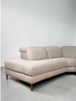 Ecksofa aus hellgrauem Stoff mit elektrischer Relaxfunktion – Bild 11