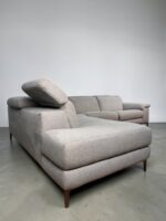 Ecksofa aus hellgrauem Stoff mit elektrischer Relaxfunktion – Bild 9