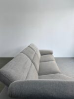 Ecksofa aus hellgrauem Stoff mit elektrischer Relaxfunktion – Bild 7
