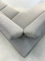 Ecksofa aus hellgrauem Stoff mit elektrischer Relaxfunktion – Bild 6