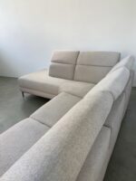 Ecksofa aus hellgrauem Stoff mit elektrischer Relaxfunktion – Bild 5