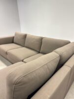 Ecksofa aus olivgrünem Stoff mit Holzfüssen - Image 2